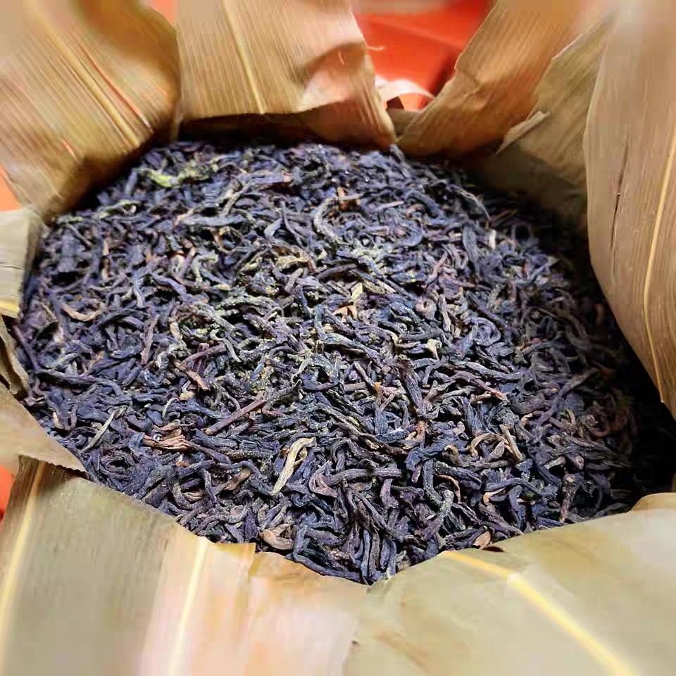 班章普洱茶(十年陈化的班章茶有何口感？2022宝和祥班章蘑菇沱评测)