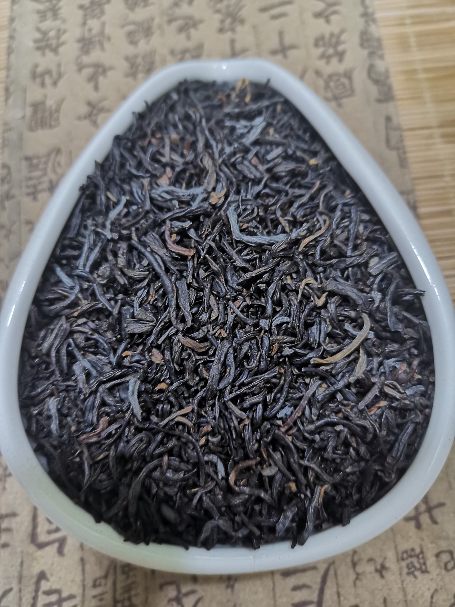 泡滇红的壶(蜜香滇红茶是百搭，可做奶茶、可加柠檬，可加蜂蜜)