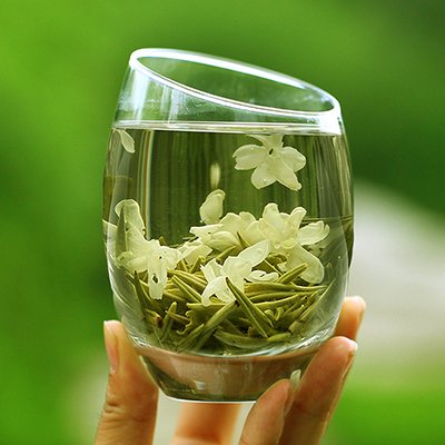 为南京雨花茶做宣传海报(“碧螺知春”一周卖出447万杯，江苏茶产业“别有春天”)