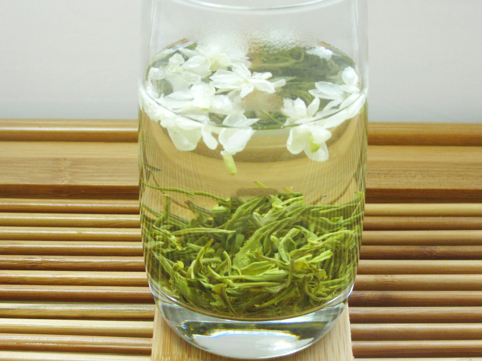 孩子喝金银花茶能去火吗(暑天上火，自制金银花凉茶)