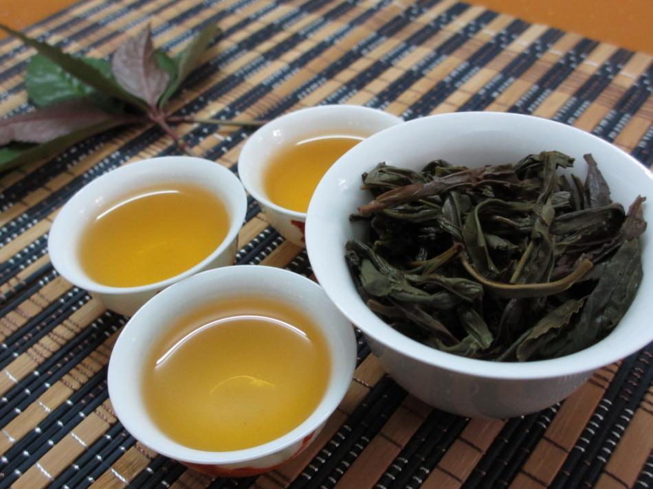 新疆乌龙茶铁罐批发(秋冬之饮｜蜜桃乌龙茶 桂花乌龙茶组合礼盒新品，喂你而来)