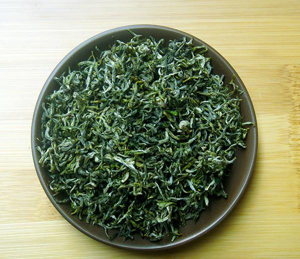 白芽奇兰茶跟金牡丹一样吗(岩茶里，奇兰和水仙都有兰花香，但区别在哪？一次性说清楚)